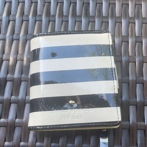 Kate spade black and white Vinyl wallet/court case